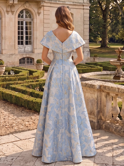 Robe de soirée longue en jacquard, coupe trapèze/princesse, col en V, manches courtes (effet coiffe), avec drapés