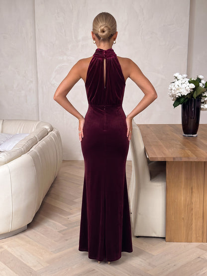 Robes de soirée longues en velours, coupe fourreau/droite, dos nu (tour de cou), sans manches, avec drapés