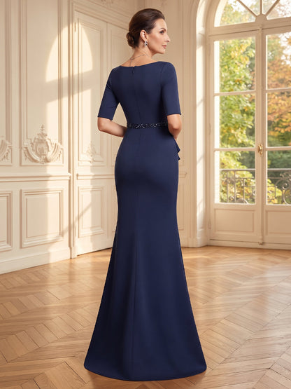 Robe de mère de la mariée longue en satin, coupe trompette/sirène, encolure carrée, manches courtes, avec volants et ceinture