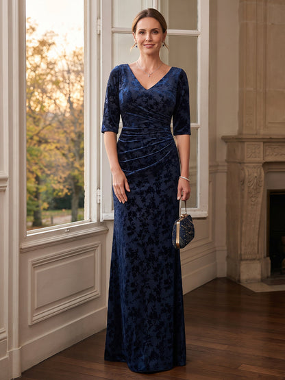 Robe de mère de la mariée longue en tissu dévoré à motifs floraux, coupe droite/fourreau, col en V, manches mi-longues