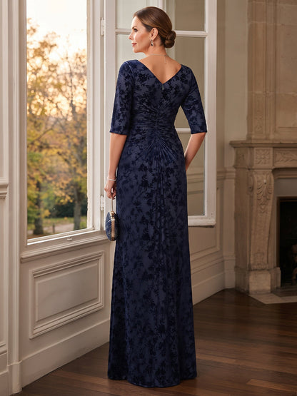 Robe de mère de la mariée longue en tissu dévoré à motifs floraux, coupe droite/fourreau, col en V, manches mi-longues