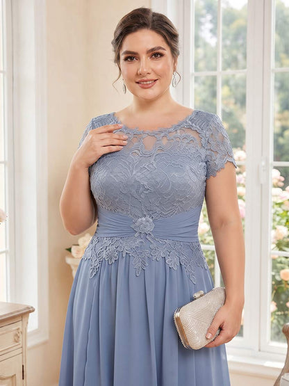 Robe de Mère de la Mariée Grande Taille Coupe A-Line/Princesse à Col Rond, Manches Courtes, Longueur Thé avec Appliques & Ruchés