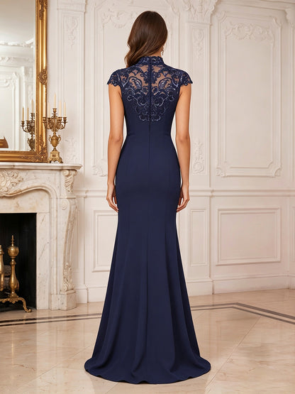 Robe de mère de la mariée coupe trompette/sirène, col montant, mancherons, longueur au sol, avec fente latérale et appliques