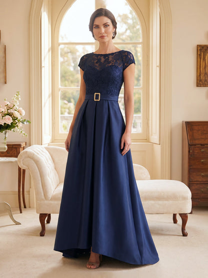 Robe de mère de la mariée coupe trapèze/princesse, encolure arrondie, manches courtes, coupe asymétrique, avec dentelle et appliques