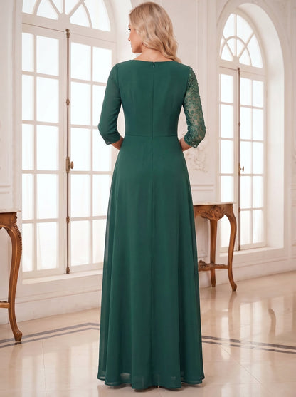 Robe de mère de la mariée longue, coupe trapèze/princesse, encolure ronde, manches 3/4, avec motifs appliqués et perles