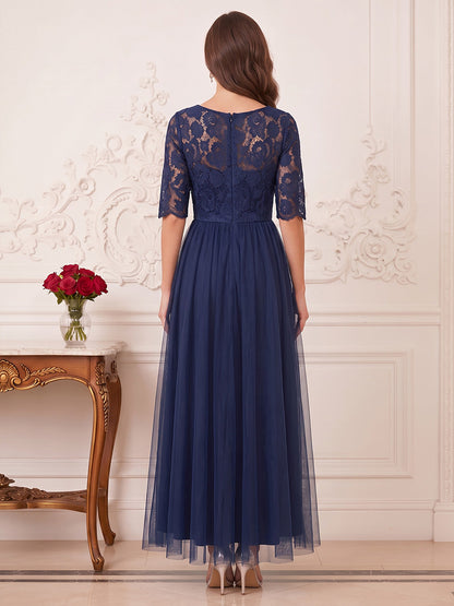 Robe de mère de la mariée coupe trapèze/princesse, encolure arrondie, demi-manches, longueur cheville, avec appliques et dentelle