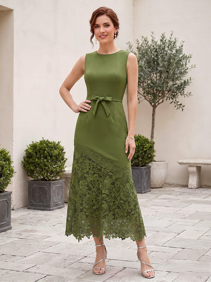 Robe de mère de la mariée coupe trapèze/princesse, encolure arrondie, sans manches, longueur mi-mollet, avec appliques et nœud