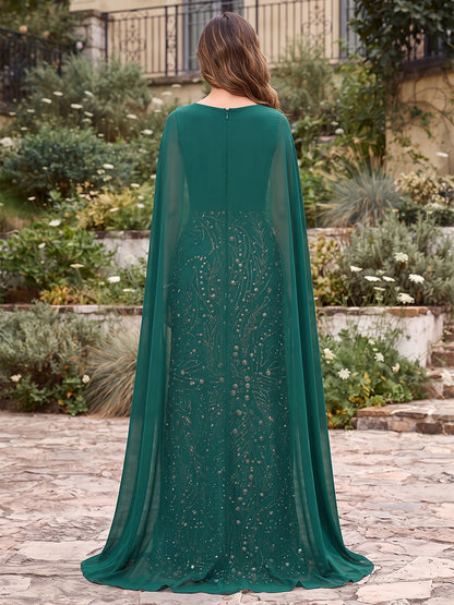 Robe de mère de la mariée longue en mousseline, coupe droite/fourreau, encolure arrondie, sans manches, avec motifs appliqués et cape