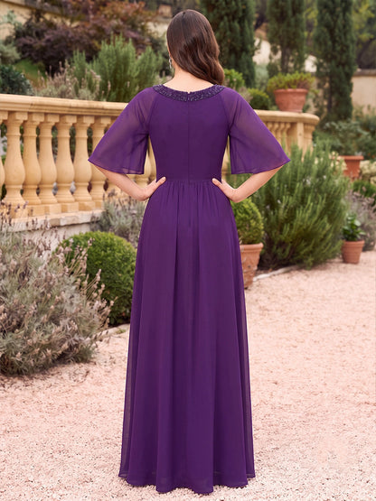 Robes pour mère de la mariée en mousseline, coupe trapèze/princesse, encolure arrondie, manches mi-longues, longueur au sol, avec perles