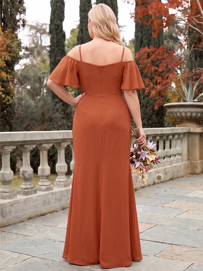 Robes de demoiselle d'honneur en mousseline, coupe fourreau/droite, épaules dénudées, manches courtes, longueur au sol, grandes tailles, avec plis