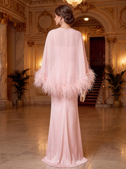 Robe de soirée longue en satin, coupe droite/fourreau, encolure arrondie, sans manches, avec plumes