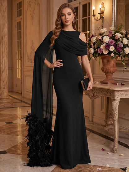 Robes de soirée fourreau en satin extensible épais, encolure arrondie sans manches, longueur au sol, avec plumes et traîne Watteau