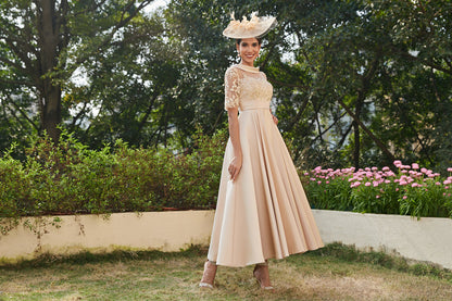 Robe de Soirée Longue à Manches Mi-Longues et Décolleté En V/Princesse avec Appliques