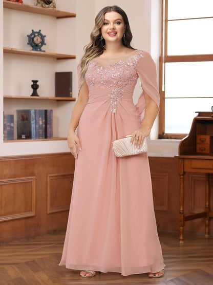 Robe de Mère de la Mariée Grande Taille, Coupe Trapèze/Princesse, Décolleté Illusion, Froncée avec Cape