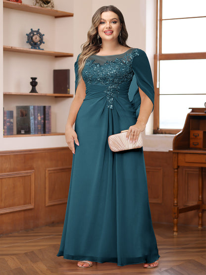 Robe de Mère de la Mariée Grande Taille, Coupe Trapèze/Princesse, Décolleté Illusion, Froncée avec Cape