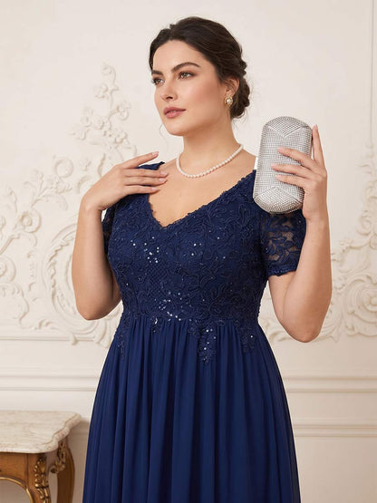 Robe Formelle Longue Mère de la Mariée Grande Taille Ligne A/Princesse Col en V Manches Courtes avec Perles & Appliques