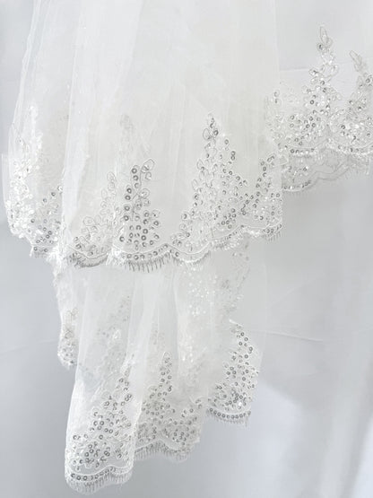 Tulle attrayant à 2 couches avec voiles de mariage en dentelle