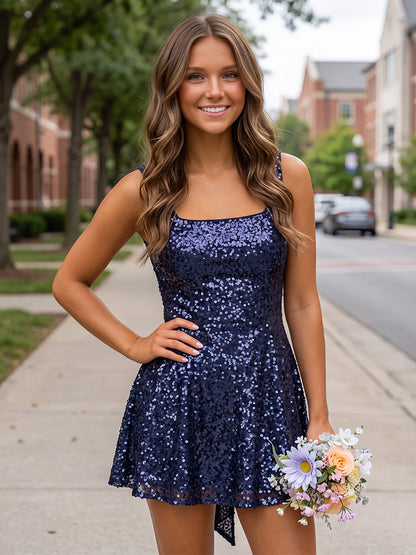 Mini-robe de soirée coupe trapèze/princesse, encolure carrée sans manches, en sequins avec nœud