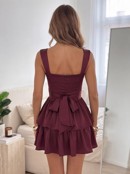 Mini-robe de soirée trapèze en satin de soie, sans manches et à encolure carrée, avec volants