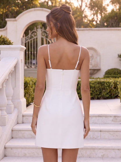 Mini-robe de soirée courte en satin, coupe fourreau/droite, bretelles fines sans manches
