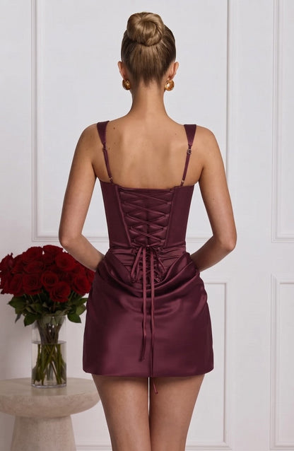 Mini-robes de soirée fourreau en satin de soie sans manches à fines bretelles, avec drapés et corset