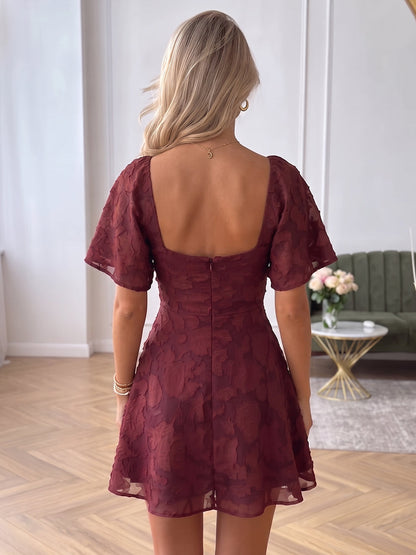 Robe courte de soirée en mousseline, coupe trapèze/princesse, encolure carrée, manches courtes et motifs floraux