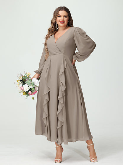 Forme Princesse Col V Manches Longues Mousseline de soie Longueur Thé Volants Grande taille Robes de demoiselle d'honneur avec Poches