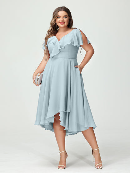 Trapèze/Princesse Col en V Manches Courtes Mousseline de Soie Volants Haut-Bas Grande taille Robes de demoiselle d'honneur avec Poches