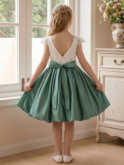 Ligne A/Princesse Scoop Manches Courtes Longueur Genou Robes de Fille à Fleurs avec Ceinture & Noeud Papillon