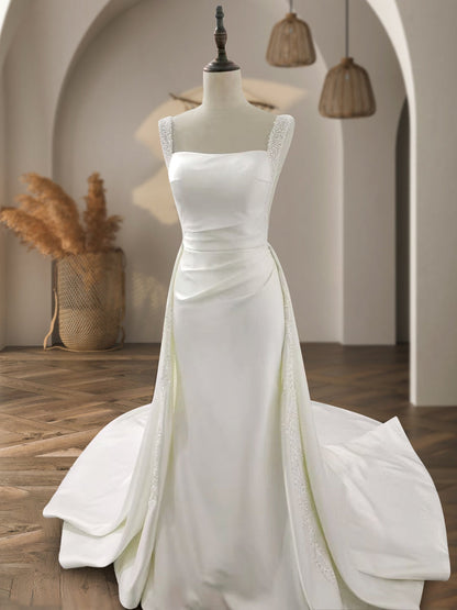 Robes de Mariée Trapèze/Princesse à Col Carré Sans Manches et Perles