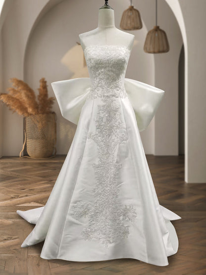 Robes de Mariée Trapèze/Princesse Sans Manches avec Appliques