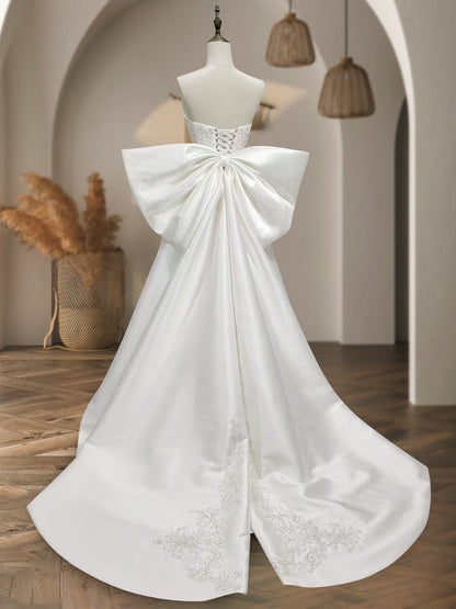 Robes de Mariée Trapèze/Princesse Sans Manches avec Appliques