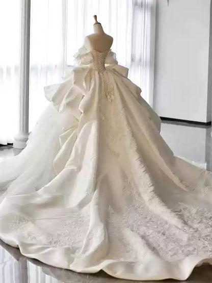 Robes de Mariée de Bal Décolleté Épaules Nues avec Appliques et Perles
