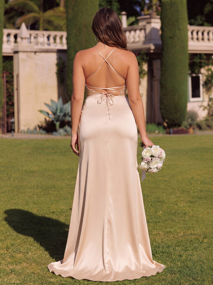 Robe de demoiselle d'honneur grande taille, coupe fourreau, en satin extensible épais, col bénitier, sans manches, avec fente latérale ...et détails drapés