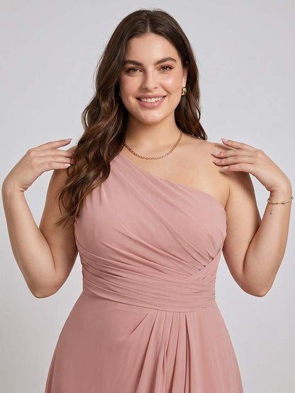 Robe Longue de Demoiselle d'Honneur Grande Taille Ligne A/Princesse Asymétrique à une épaule Fendue sur le côté & Ruchée