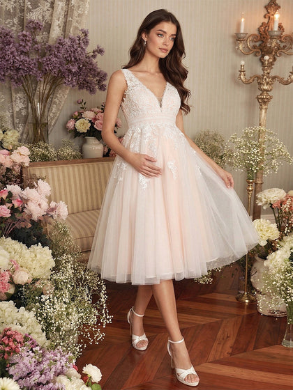 Ligne A/Princesse Col en V Sans Manches Longueur Genou Robe de Mariée Maternité avec Appliqué & Dentelle