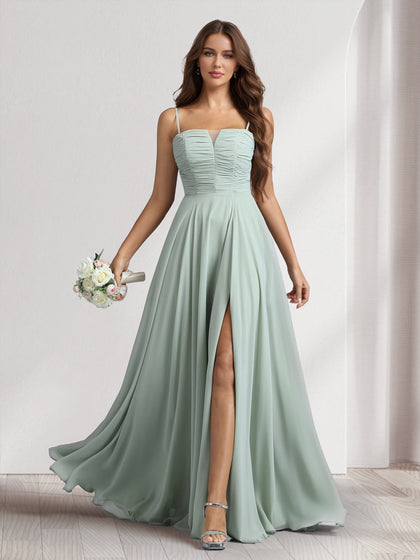 Robes de demoiselle d'honneur coupe trapèze/princesse, bretelles spaghetti, sans manches, longueur ras du sol, froncées, avec fente latérale