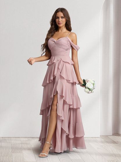 Robes de demoiselle d'honneur coupe trapèze/princesse, épaules dénudées, bretelles spaghetti, sans manches, longueur ras du sol, avec volants et fente latérale