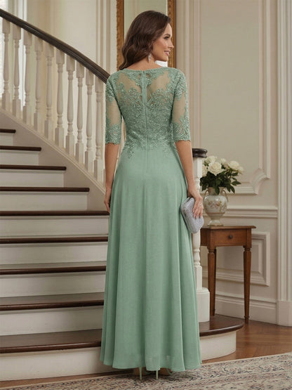 Robe de la mère de la mariée trapèze asymétrique, col rond, demi-manches, froncée avec appliqués
