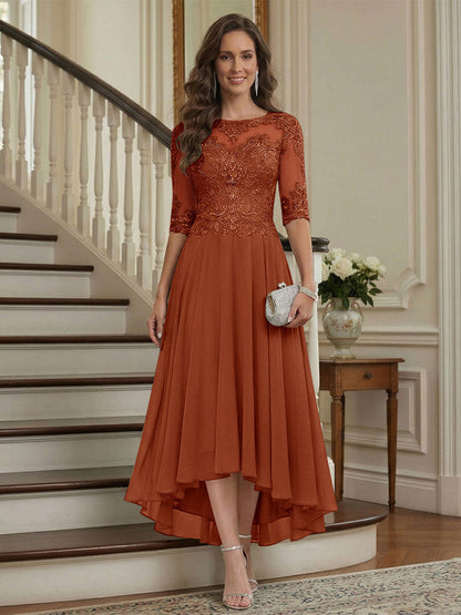 Robe de la mère de la mariée trapèze asymétrique, col rond, demi-manches, froncée avec appliqués