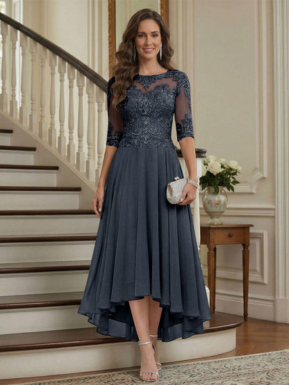 Robe de la mère de la mariée trapèze asymétrique, col rond, demi-manches, froncée avec appliqués