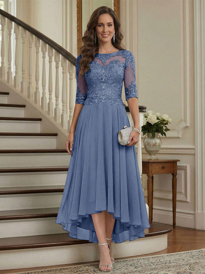 Robe de la mère de la mariée trapèze asymétrique, col rond, demi-manches, froncée avec appliqués