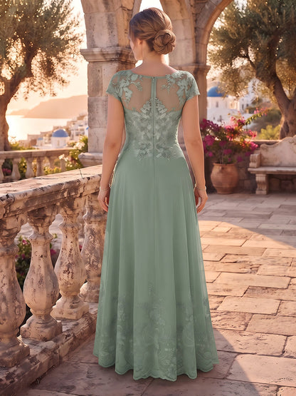 Robe trapèze/princesse en mousseline grande taille pour mère de la mariée : encolure ronde, manches courtes (effet coiffe), longueur au sol, avec application et sequins