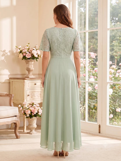 Robe de Mère de la Mariée Coupe A-Line/Princesse à Col Rond, Manches Courtes, Coupe Asymétrique avec Plis & Volants