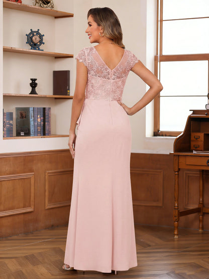 Robe de la mère de la mariée fourreau, col rond, manches courtes, dentelle et fleurs 3D