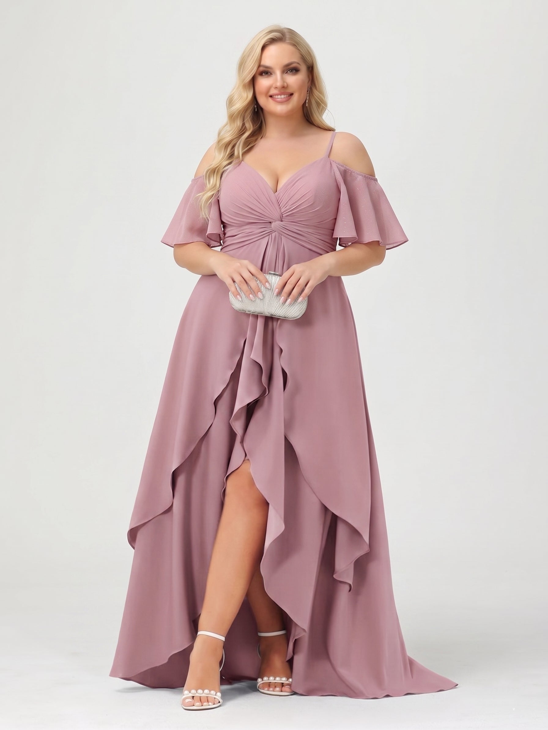 Robe de demoiselle d'honneur grande taille, coupe trapèze/princesse, bretelles spaghetti, manches courtes, décolleté en V avec volants