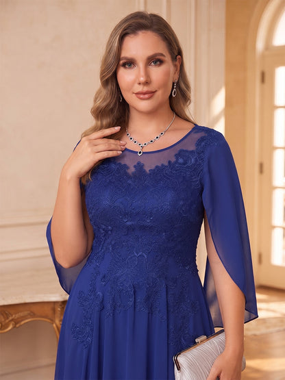 Robe en Mousseline de Mère de la Mariée Grande Taille Coupe A-Line/Princesse à Col Rond Illusion avec Appliques & Cape
