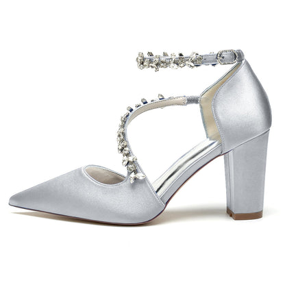 Chaussures de Soirée à Talon Épais et Bout Fermé En Satin de Soie pour Femmes avec Bride à la Cheville et Strass
