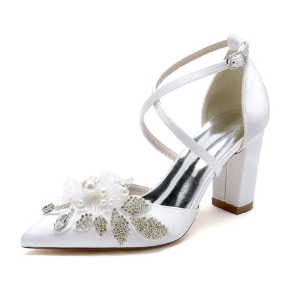 Chaussures de Mariage à Talon Épais et Bout Fermé En Satin de Soie pour Femmes avec Bride à la Cheville et Fleur Perles et Strass