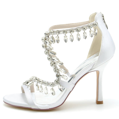Chaussures de Mariage à Talon Aiguille et Bout Ouvert En Satin de Soie pour Femmes avec Bride à la Cheville et Pompon En Strass